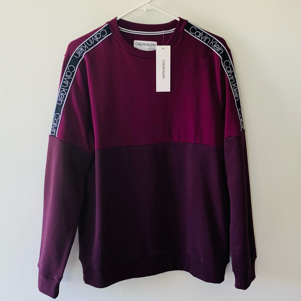 NWT! Calvin Klein sweatshirt Size Small